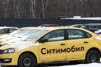 Russische Taxiunternehmen sollen Einschnitte in die Privatsphäre der Bevölkerung mittragen.