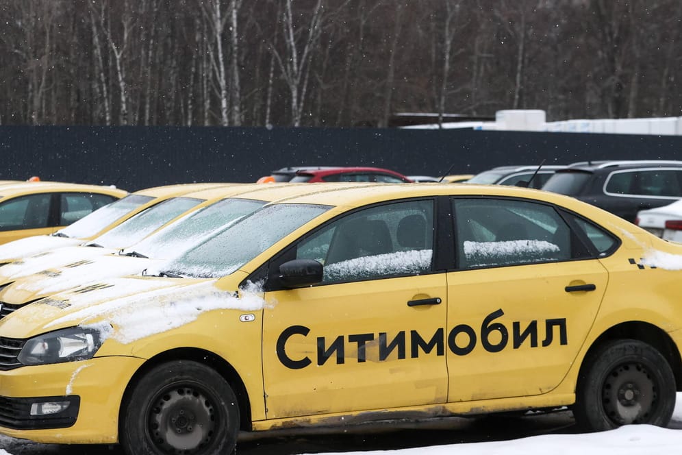 Russische Taxiunternehmen sollen Einschnitte in die Privatsphäre der Bevölkerung mittragen.
