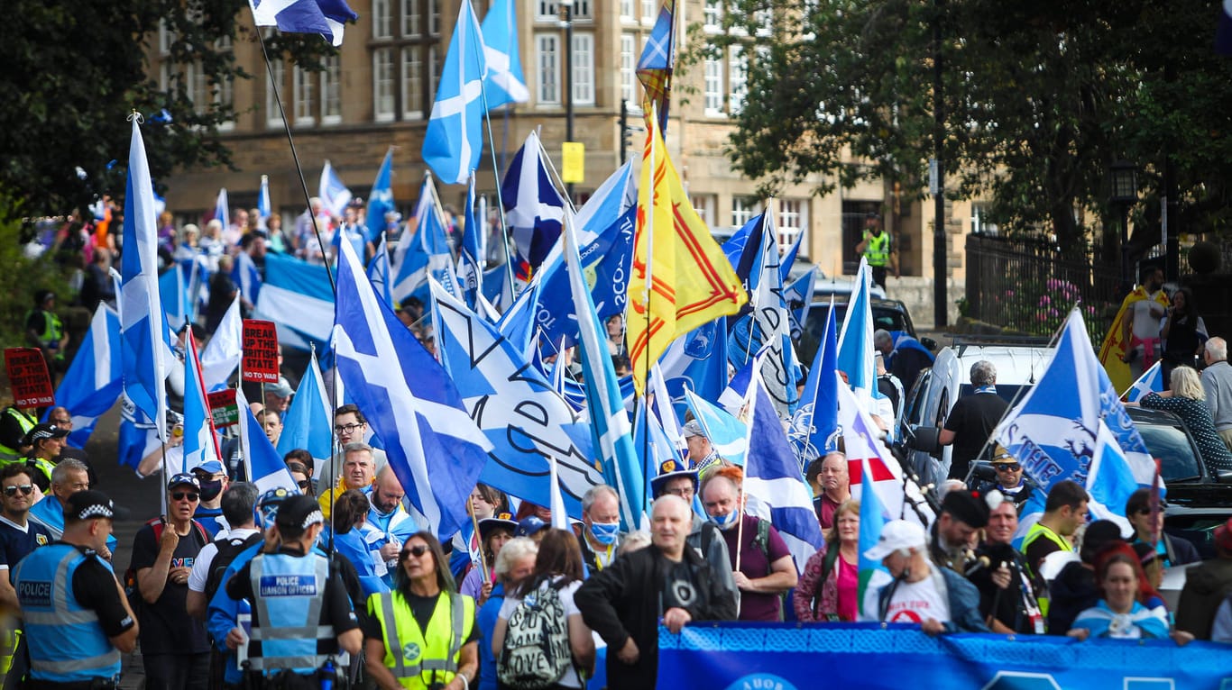 Demonstration der Unabhängigkeitsbewegung Schottland (2021, Archiv): Die schottische Regierung strebt weiterhin ein Referendum über die Abspaltung von Großbritannien an.