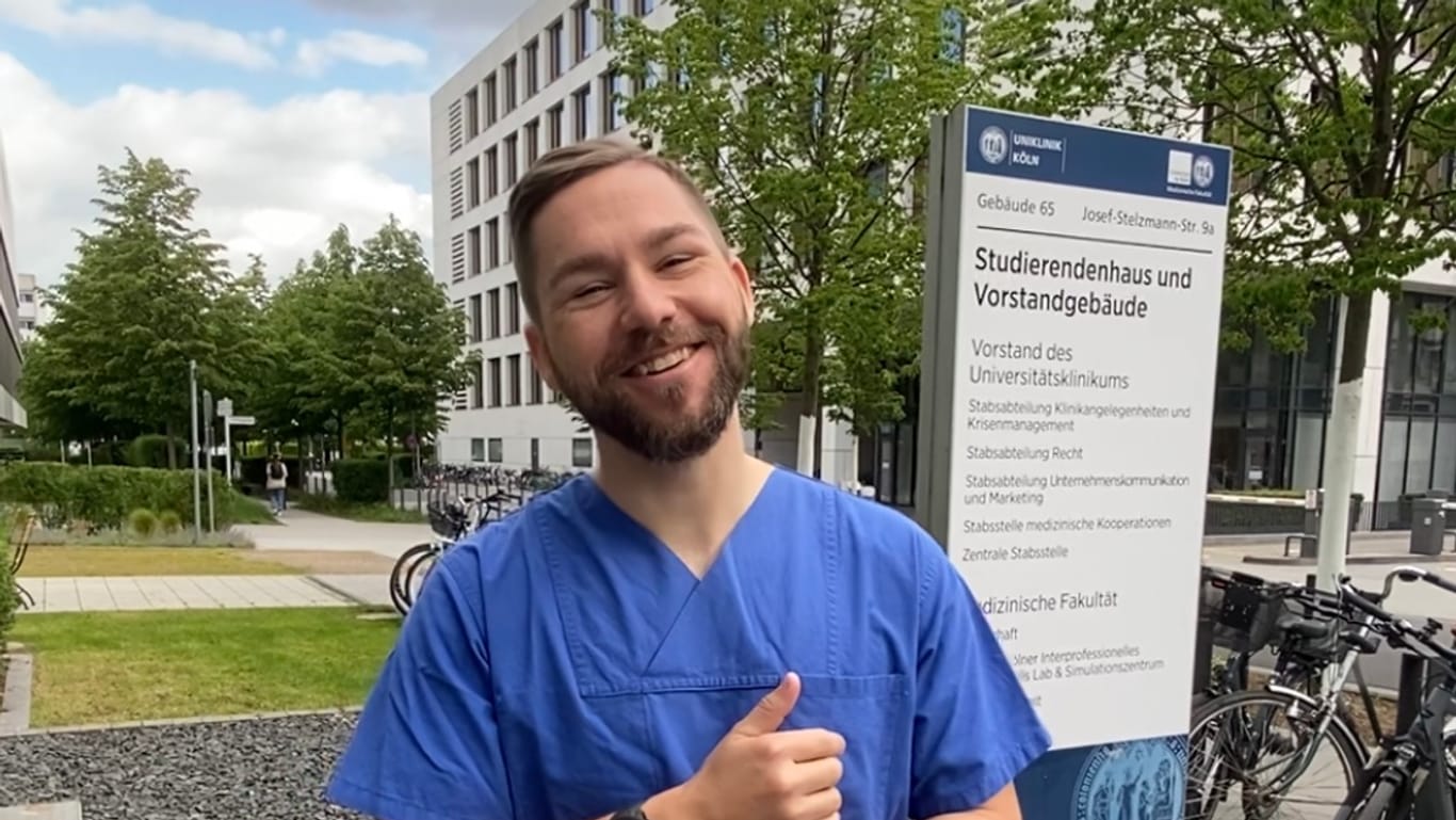 Intensivpfleger Stark an der Uniklinik Köln: Viele Pflegekräfte halten der Belastung nicht stand und wechseln den Beruf.