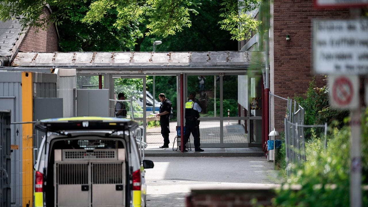 Auch eine Realschule in Essen-Borbeck ist durchsucht worden.