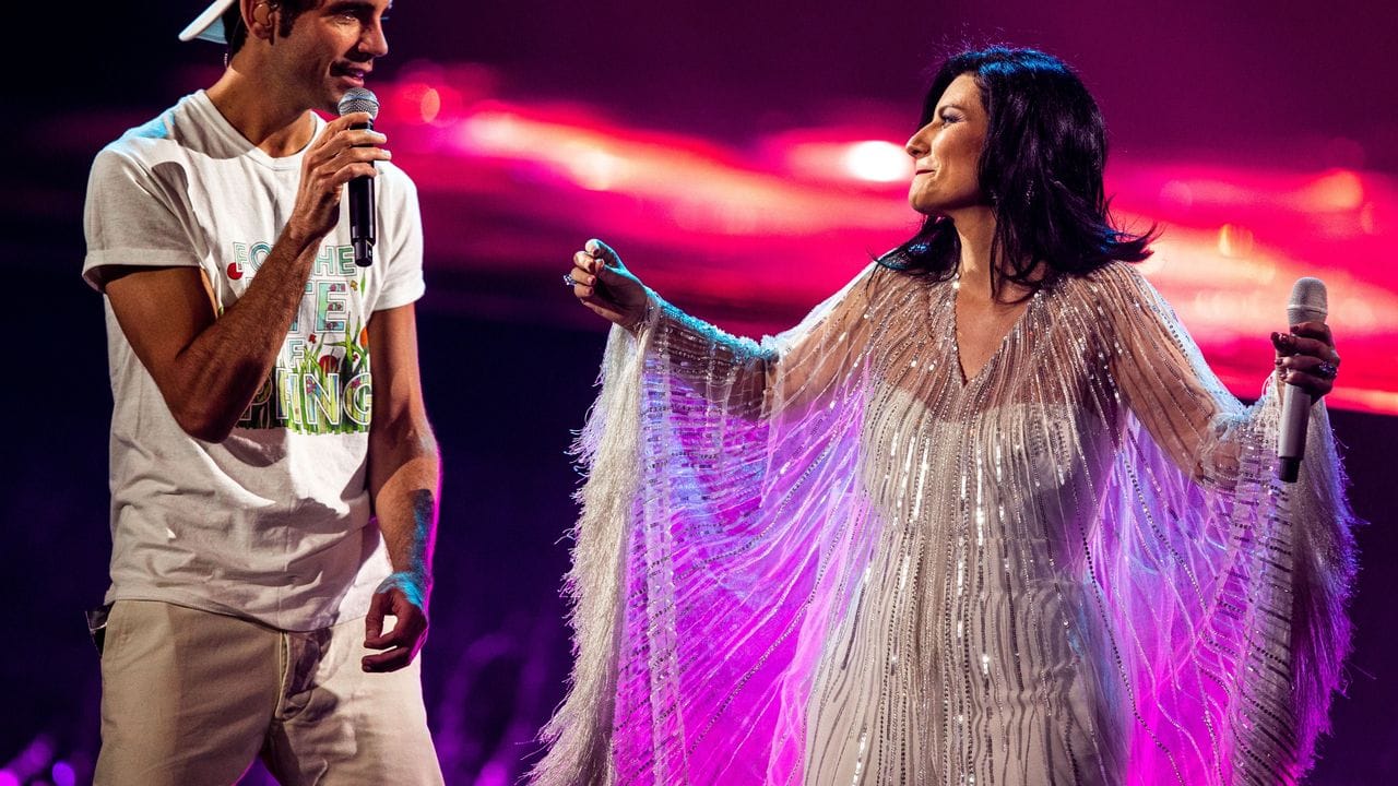 Laura Pausini und Mika, die Moderatoren und Gastgeber, singen bei der Generalprobe für das zweite Halbfinale beim Eurovision Song Contest (ESC). Laura Pausini und Mika, die Moderatoren und Gastgeber, singen bei der Generalprobe für das zweite Halbfinale beim Eurovision Song Contest (ESC).