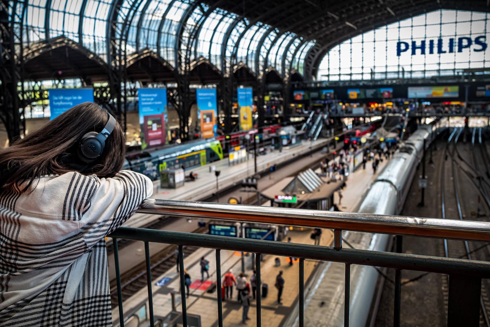 Der Hauptbahnhof in Hamburg (Archivbild): Zahlreiche Züge werden aufgrund eines Kabelbrandes ausfallen.