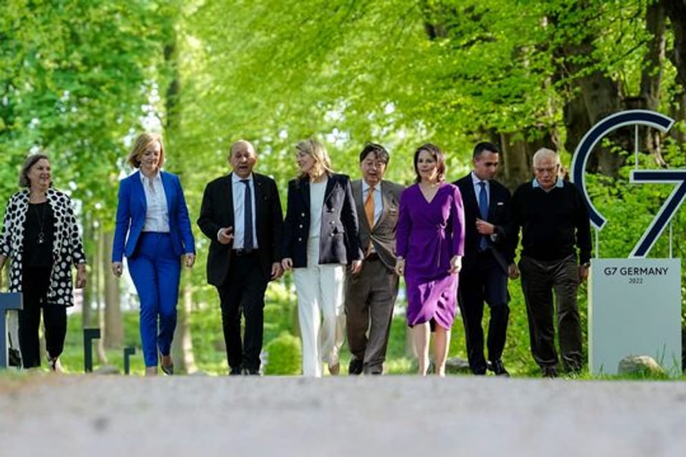 Beim Gipfeltreffen der G7-Außenminister kündigte der EU-Außenbeauftragte Josep Borrell (r.