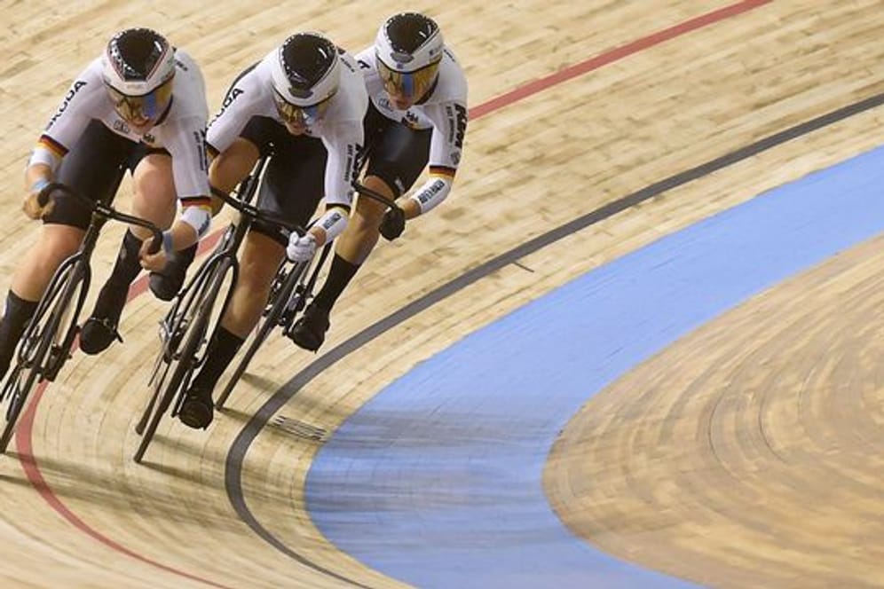 Siegten zum Auftakt beim Nations Cup der Bahnradsportler in Kanada: Die deutschen Frauen im Teamsprint.