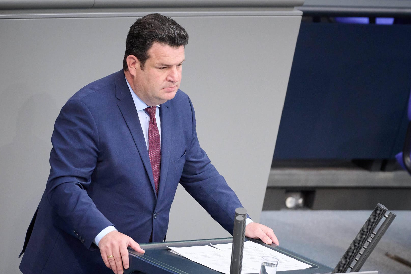 Hubertus Heil: Der Arbeitsminister warnt vor den Konsequenzen weiterer Energieembargos, etwa auf russisches Öl.