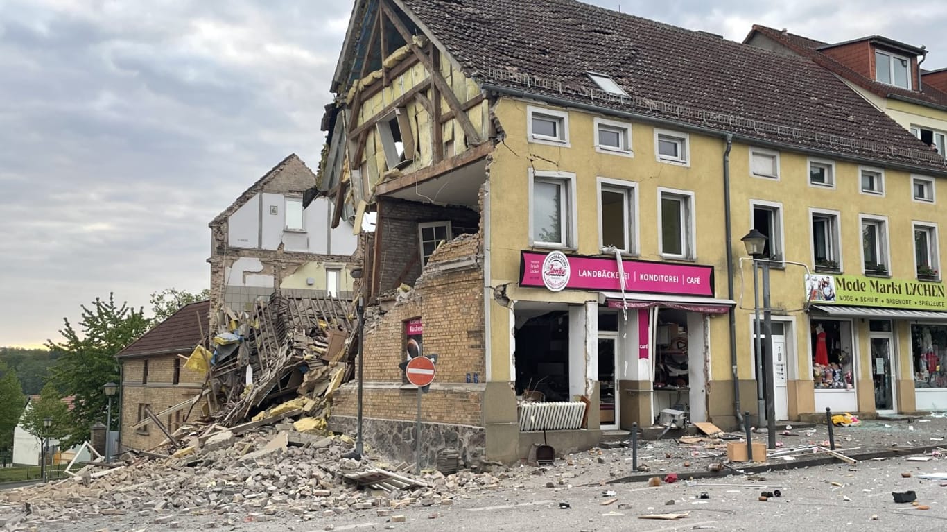 Zerstörte Bäckerei in Lychen: Die Ursache für die Explosion muss noch ermittelt werden.