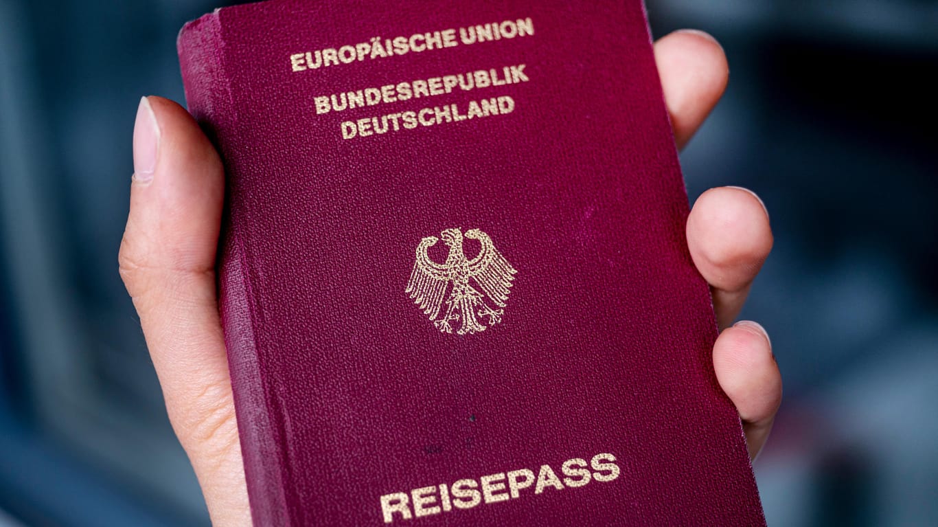 Deutscher Reisepass: Künftig könnten neue Pässe direkt zum Antragsteller nach Hause geschickt werden.