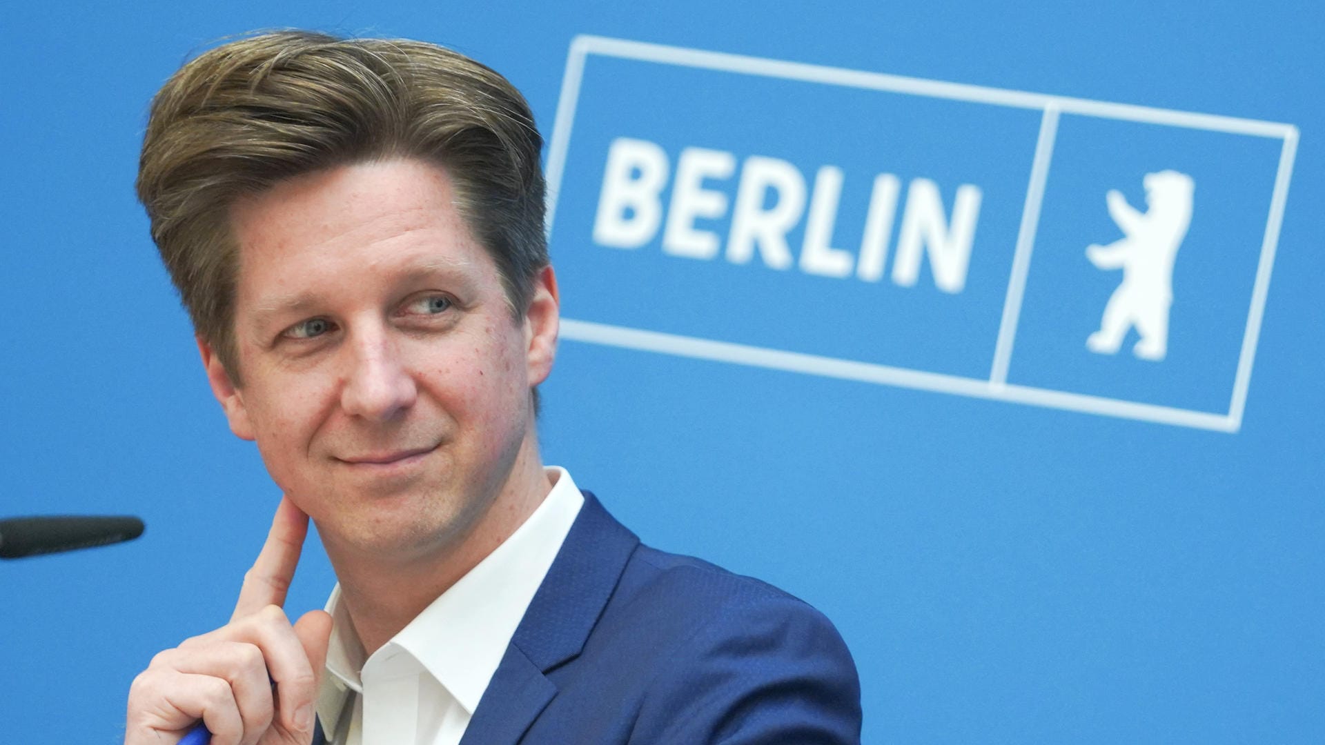 Finanzsenator Daniel Wesener (Grüne) (Archivbild): Er mahnt trotzdem zur Begrenzung der Mehrausgaben. Finanzsenator Daniel Wesener (Grüne) (Archivbild): Er mahnt trotzdem zur Begrenzung der Mehrausgaben.