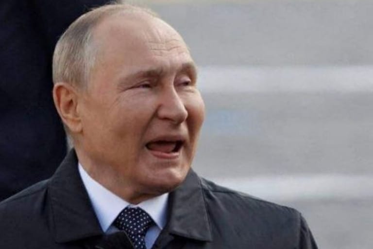 Wladimir Putin bei der Parade am 9. Mai in Moskau: "Mediziner sprechen von einem cushing-artigen Erscheinungsbild".