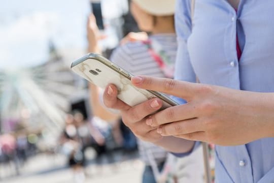 Geknipst, gespeichert, vergessen: Viele schauen sich ihre Smartphones-Fotos später kaum noch an.