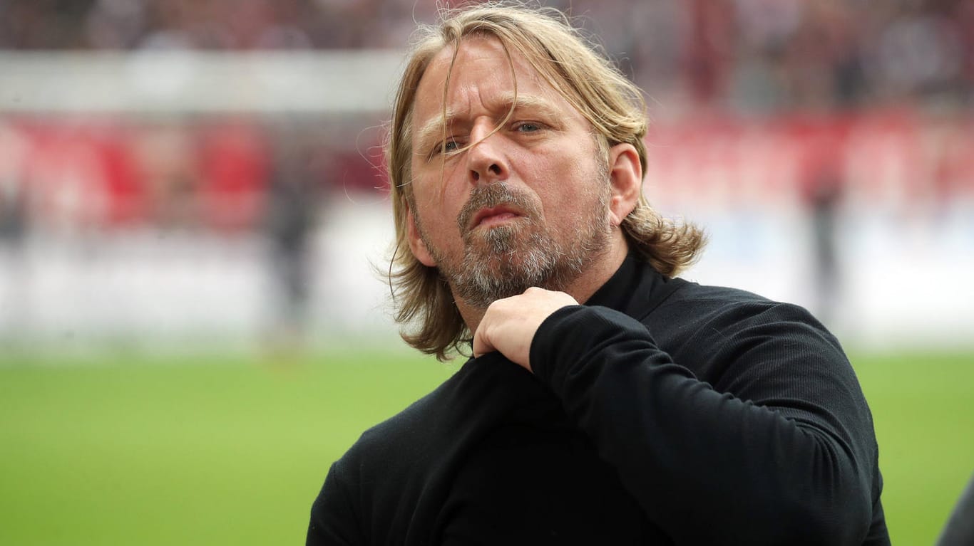 Sven Mislintat: Stuttgarts Sportdirektor hofft noch auf den direkten Klassenerhalt.