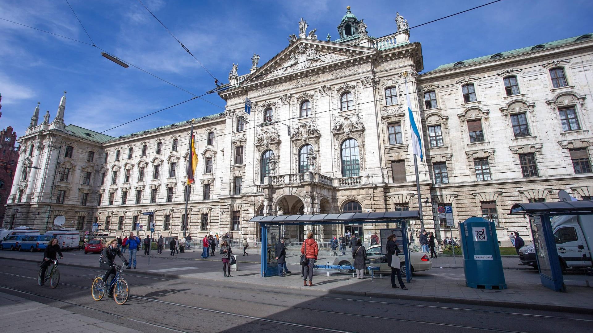 Das Landgericht München II von außen (Symbolfoto): Der ehemalige CSU-Landrat Jakob Kreidl musste wegen veruntreuter Gelder bereits für 11 Monate ins Gefängnis. Das Landgericht München II von außen (Symbolfoto): Der ehemalige CSU-Landrat Jakob Kreidl musste wegen veruntreuter Gelder bereits für 11 Monate ins Gefängnis.