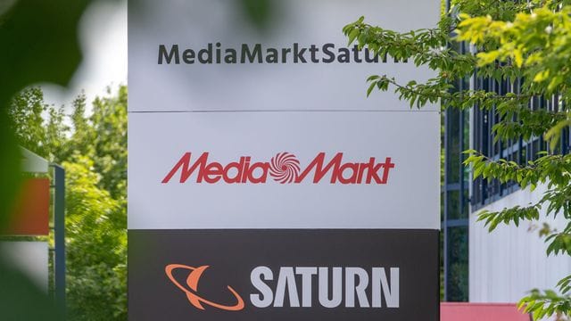 Die mehr als 1000 Media Markt- und Saturn-Läden sollen aber weiter eine wichtige Rolle im Ceconomy-Konzern spielen. Die mehr als 1000 Media Markt- und Saturn-Läden sollen aber weiter eine wichtige Rolle im Ceconomy-Konzern spielen.