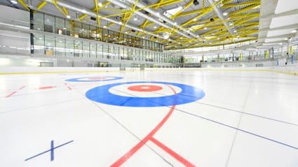 Das Eisstadion im Lentpark: Am Wahlsonntag kann man hier seine Stimme abgeben.