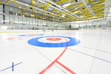 Das Eisstadion im Lentpark: Am Wahlsonntag kann man hier seine Stimme abgeben.