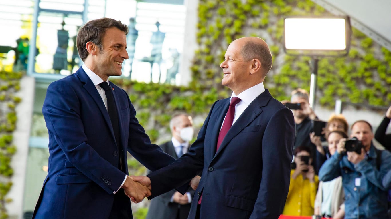 Macron in Berlin, bei seiner ersten Auslandsreise nach der Wiederwahl: "Scholz hat in Frankreich einen großen Vertrauensvorschuss."