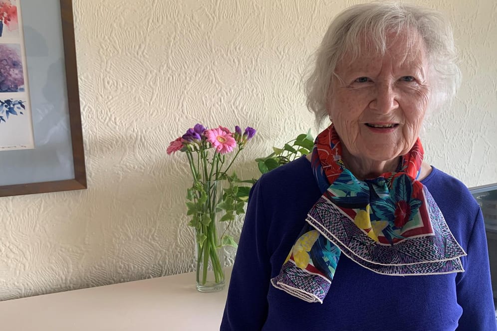 Ingrid Appel in ihrer Wohnung in München: Inzwischen schult sie andere Senioren.