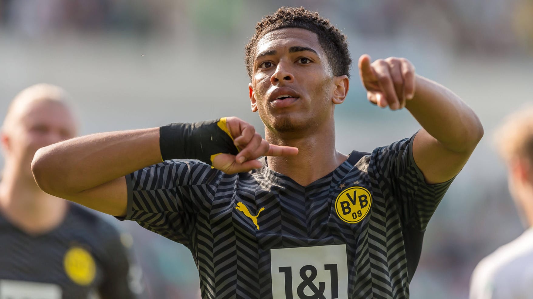 Jude Bellingham: Sein neues Heimtrikot wird ein Mix aus Tradition und Moderne. Jude Bellingham: Sein neues Heimtrikot wird ein Mix aus Tradition und Moderne.