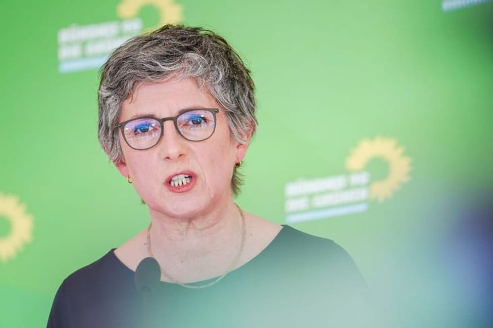 Grünen-Fraktionsvorsitzende Britta Haßelmann bei einer Pressekonferenz in Berlin.