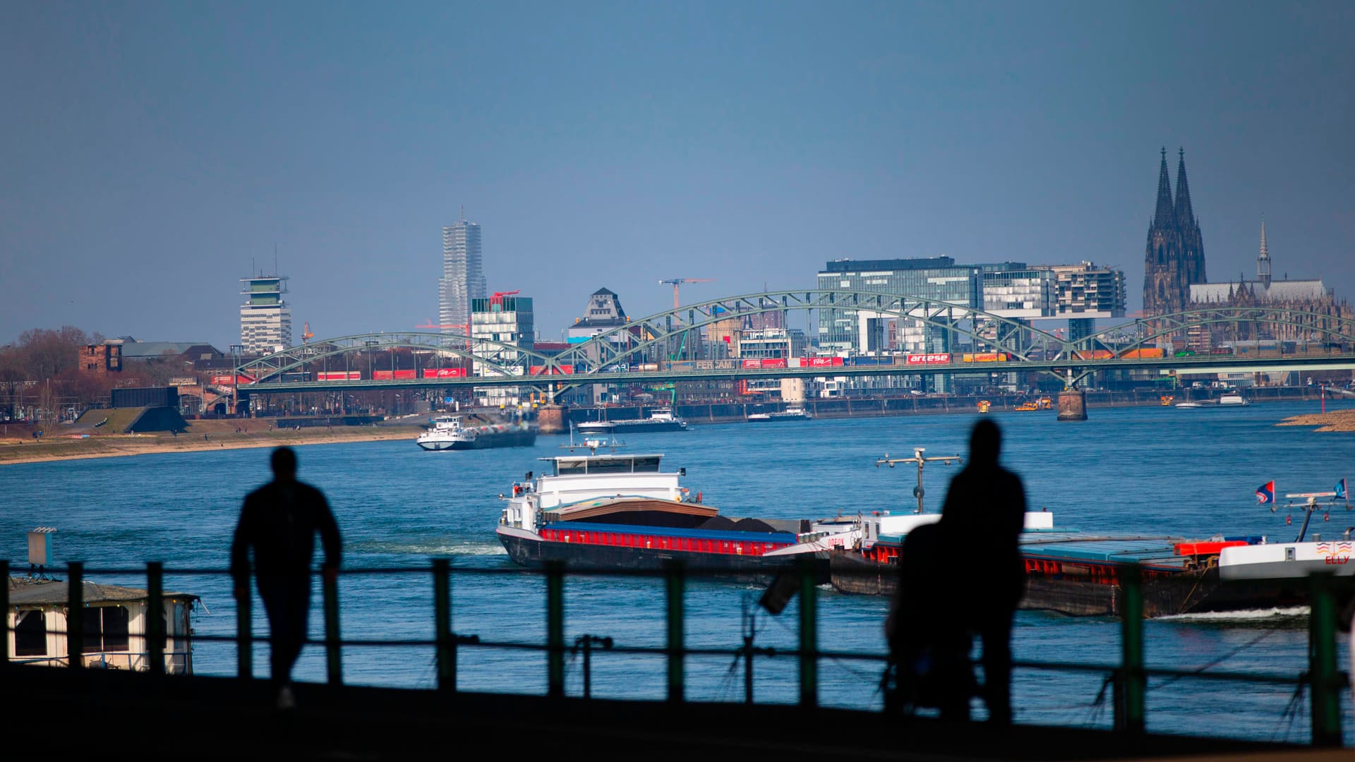 Von der Rodenkirchener Promenade bietet sich ein perfekter Blick auf Köln: Die Nähe zum Stadtzentrum sorgt für einen Zustrom an Neubürgern.