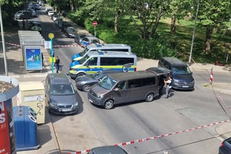 Polizei in Niederursel: Zahlreiche Kräfte wurden alarmiert.
