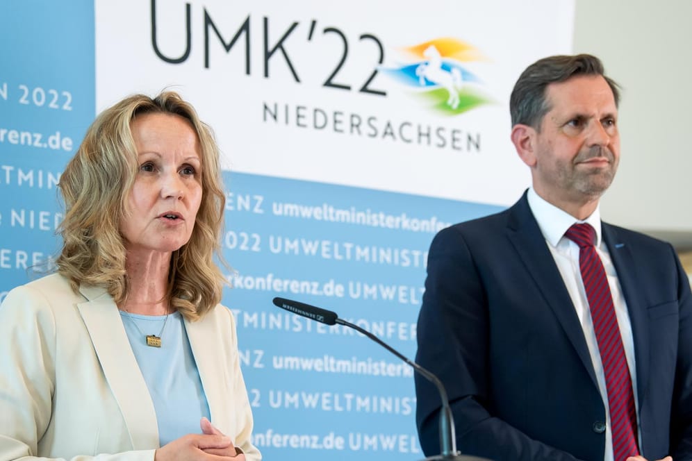 Steffi Lemke, Bundesumweltministerin (l) und Olaf Lies, Umweltminister von Niedersachsen: "Wir wollen Teller statt Tank", so Lies mit Blick auf Biosprit.