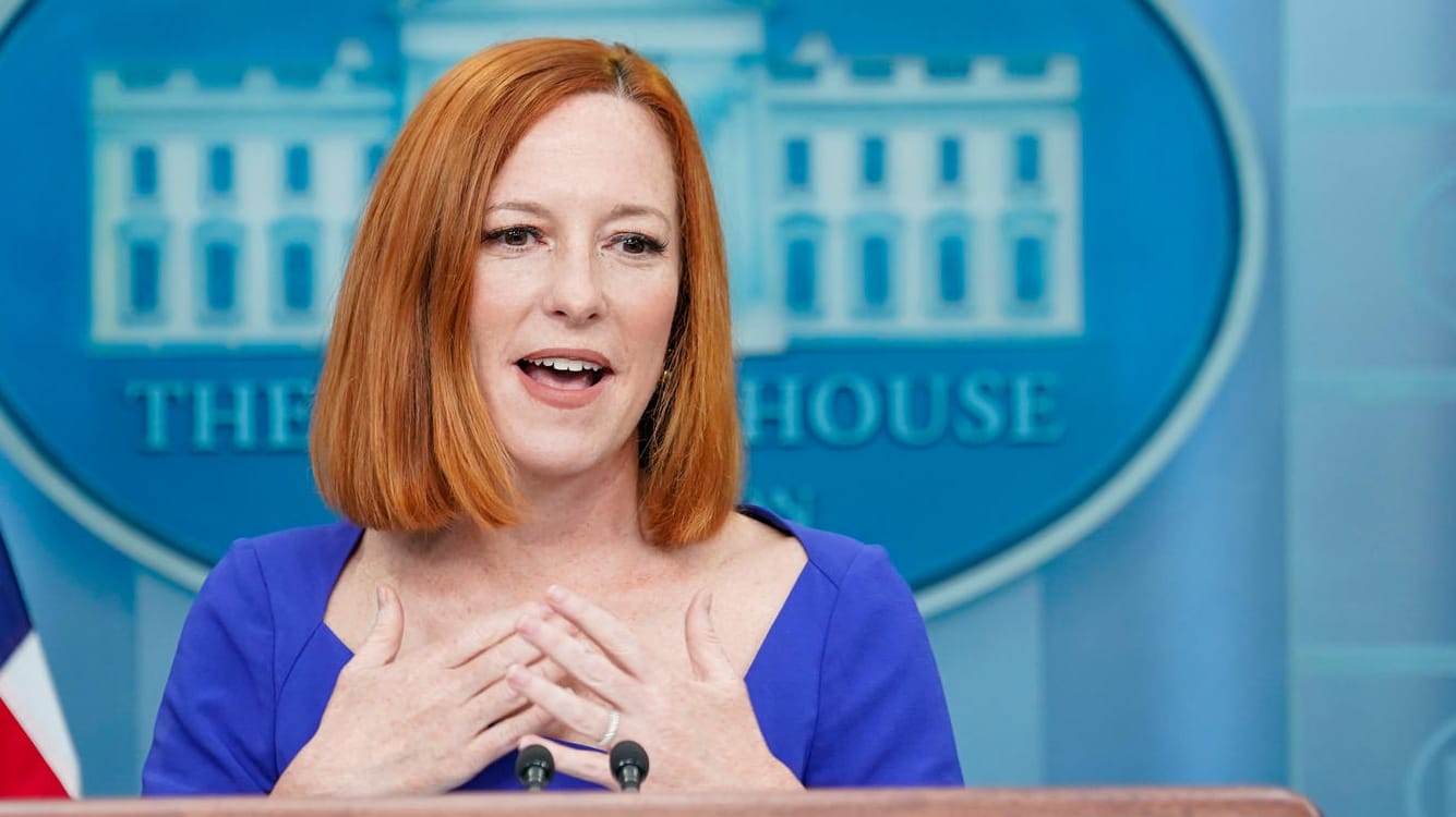 Jen Psaki, Pressesprecherin des Weißen Hauses, spricht während ihres letzten Briefings im Weißen Haus.