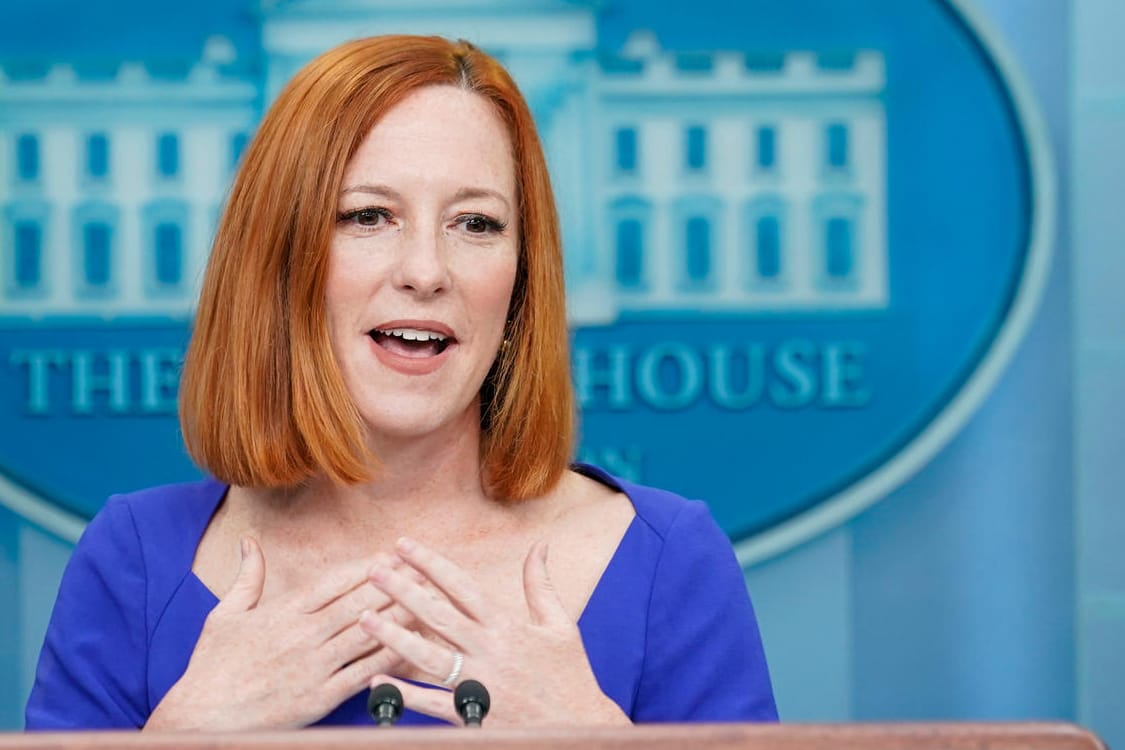 Jen Psaki, Pressesprecherin des Weißen Hauses, spricht während ihres letzten Briefings im Weißen Haus.