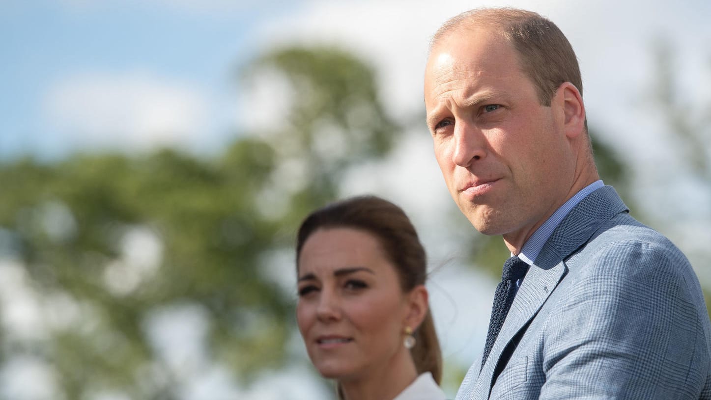 Prinz William: Der Queen-Enkel hat am Freitag in England mit einer warmherzigen Geste auf sich aufmerksam gemacht. Prinz William: Der Queen-Enkel hat am Freitag in England mit einer warmherzigen Geste auf sich aufmerksam gemacht.