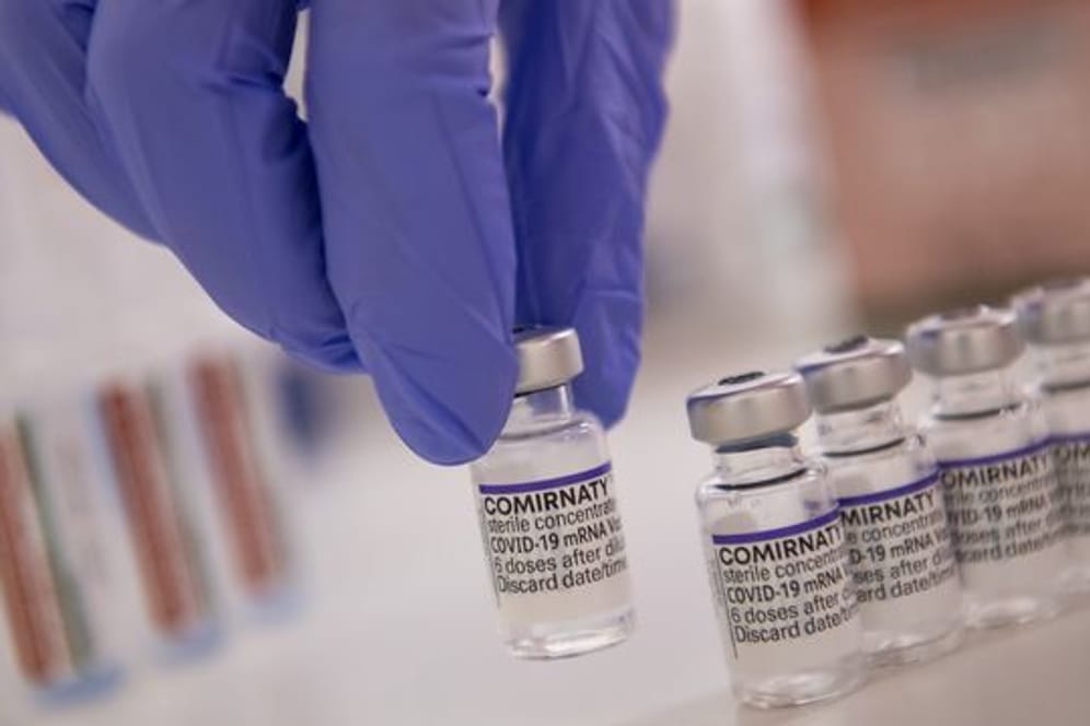 Vials mit Corona-Impfstoffdosen