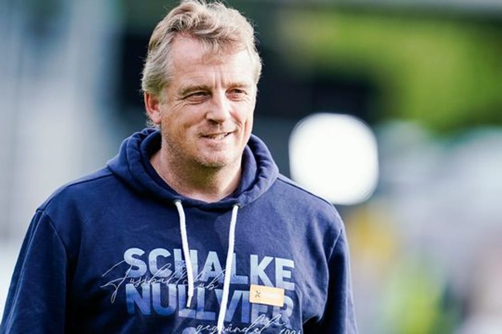 Trainer Mike Büskens hat den FC Schalke 04 wieder in die Bundesliga geführt.