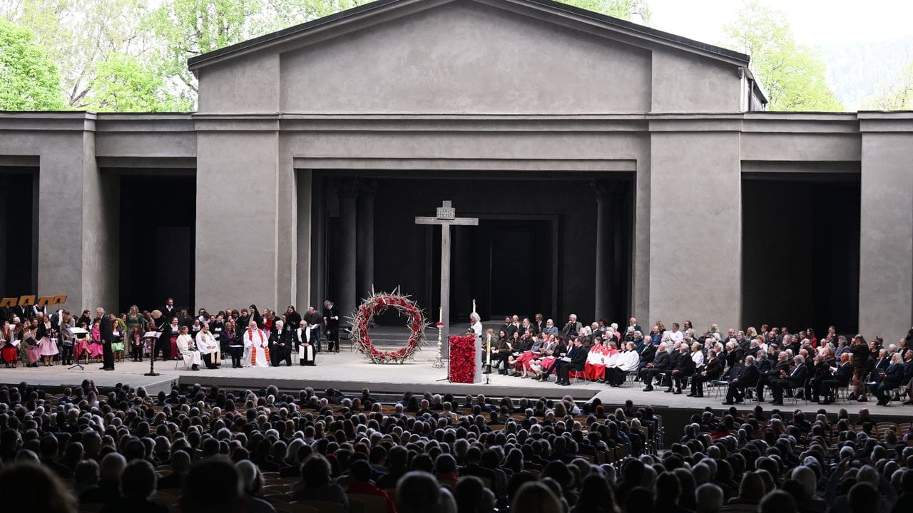 Der ökumenische Gottesdienst vor der Premiere der 42. Der ökumenische Gottesdienst vor der Premiere der 42.