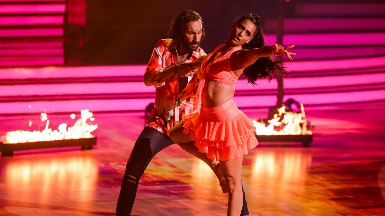 Amira Pocher mit ihrem Tanzpartner Massimo Sinato - die Moderatorin ist bei "Let's Dance" ausgeschieden.