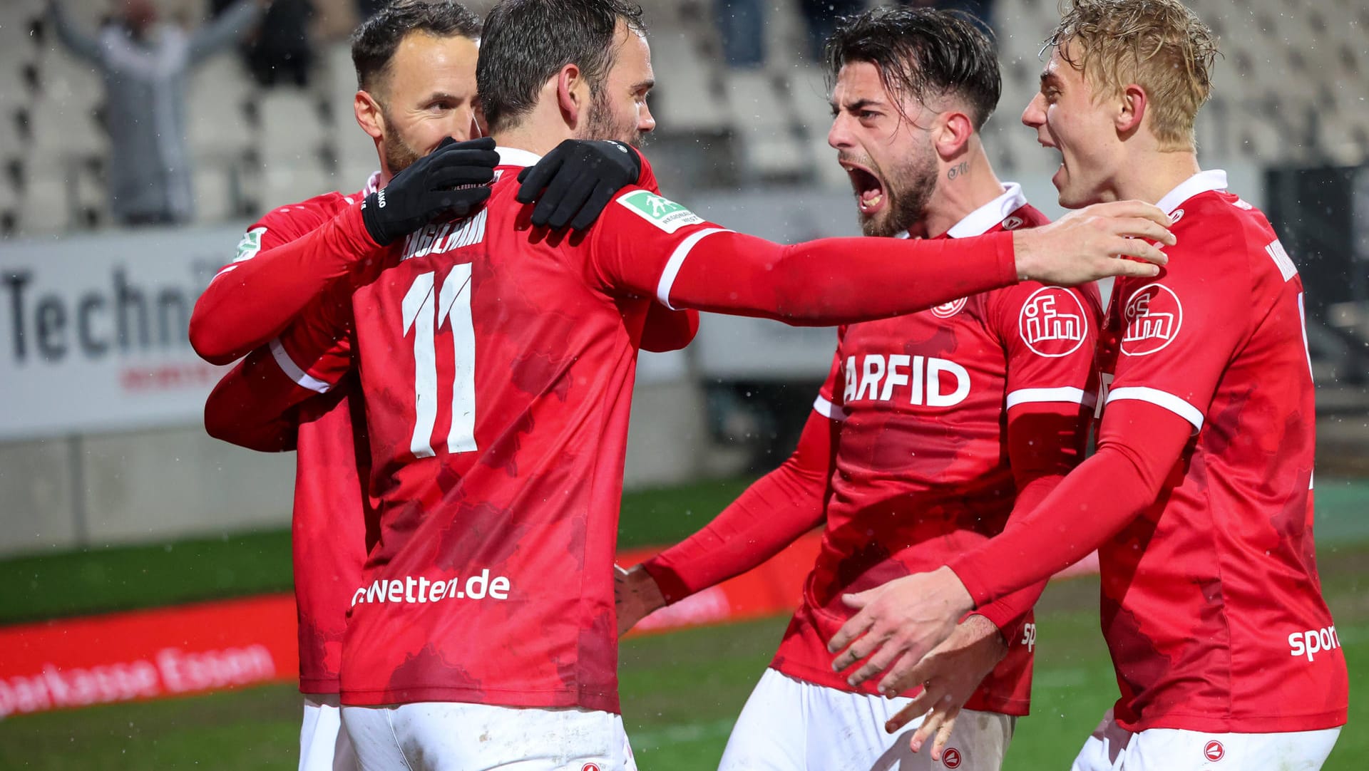 Jubel bei Rot-Weiss Essen: RWE ist zurück in der 3. Liga.