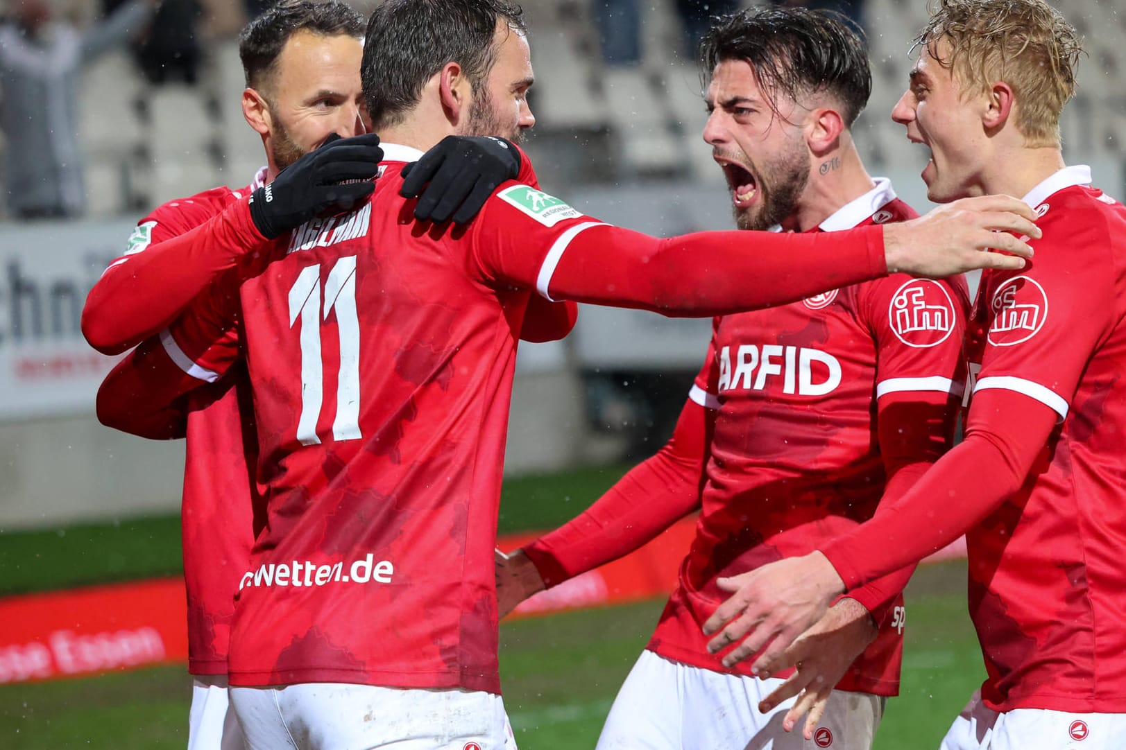 Jubel bei Rot-Weiss Essen: RWE ist zurück in der 3. Liga.