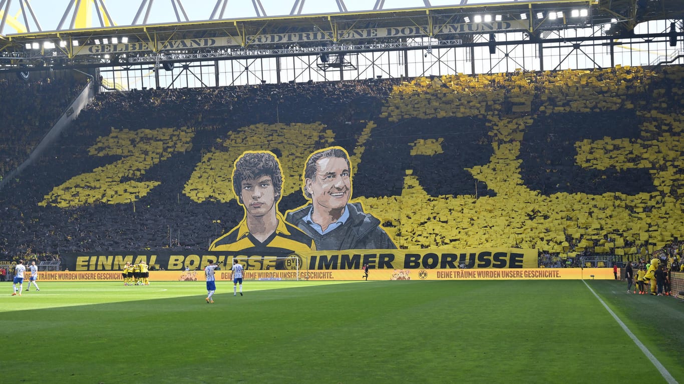 Die Choreographie der BVB-Fans für Michael Zorc.