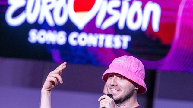 Eigentlich verboten: Oleh Psjuk vom ukrainischen Kalush Orchestra äußert sich politisch. Eigentlich verboten: Oleh Psjuk vom ukrainischen Kalush Orchestra äußert sich politisch.