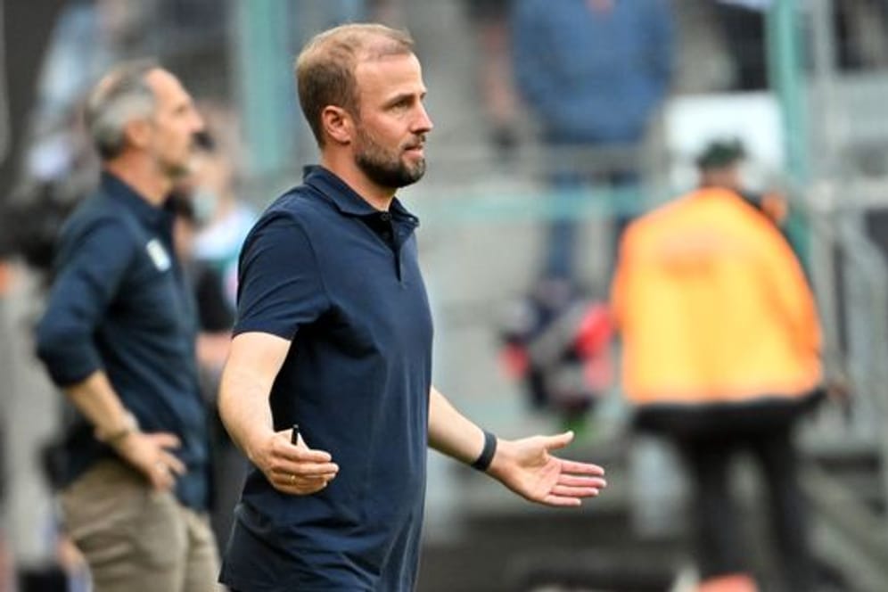 Hoffenheims Trainer Sebastian Hoeneß steht unter Druck.