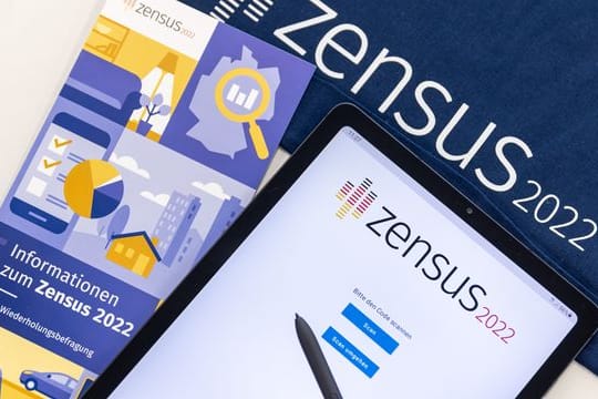 Ein Tablet zur Befragung für den diesjährigen Zensus