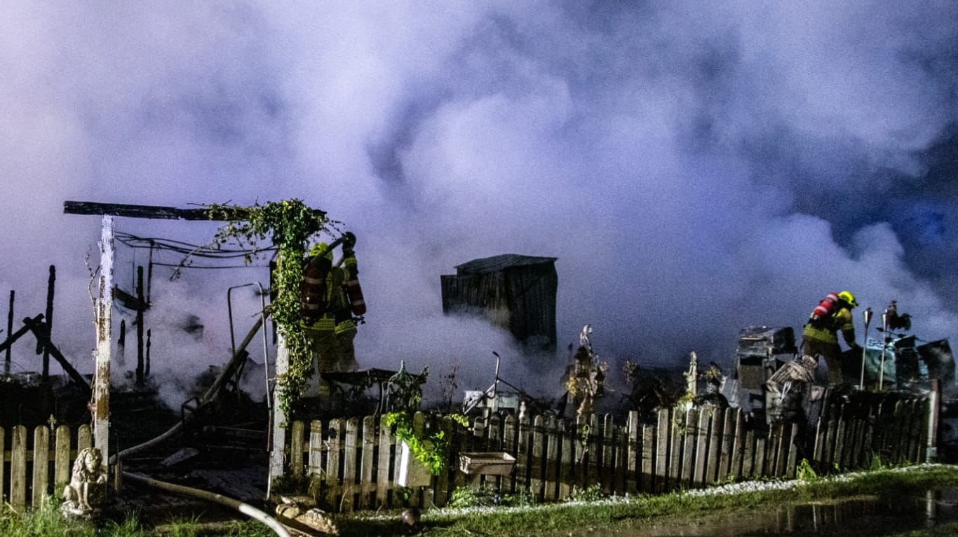 Großbrand in Roth: 17 Parzellen brannten vollständig ab.