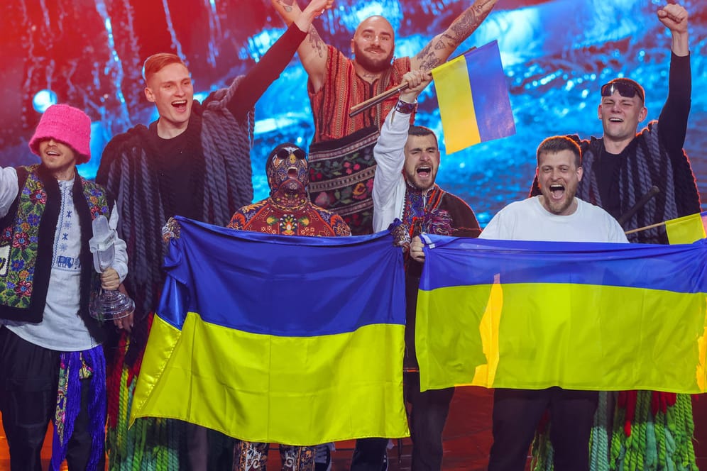 Eurovision Song Contest 2022: Das Kalush Orchestra aus der Ukraine jubelt – und das völlig zurecht.