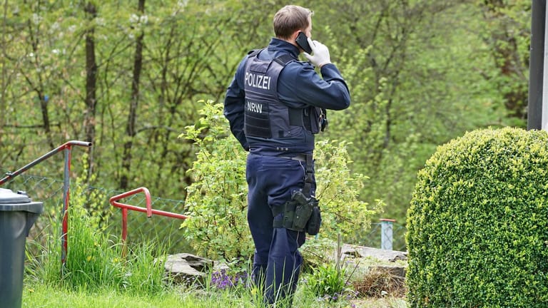 Polizist in NRW (Symbolfoto): Mehrere Menschen wurden bei einem Spielplatz-Streit verletzt.