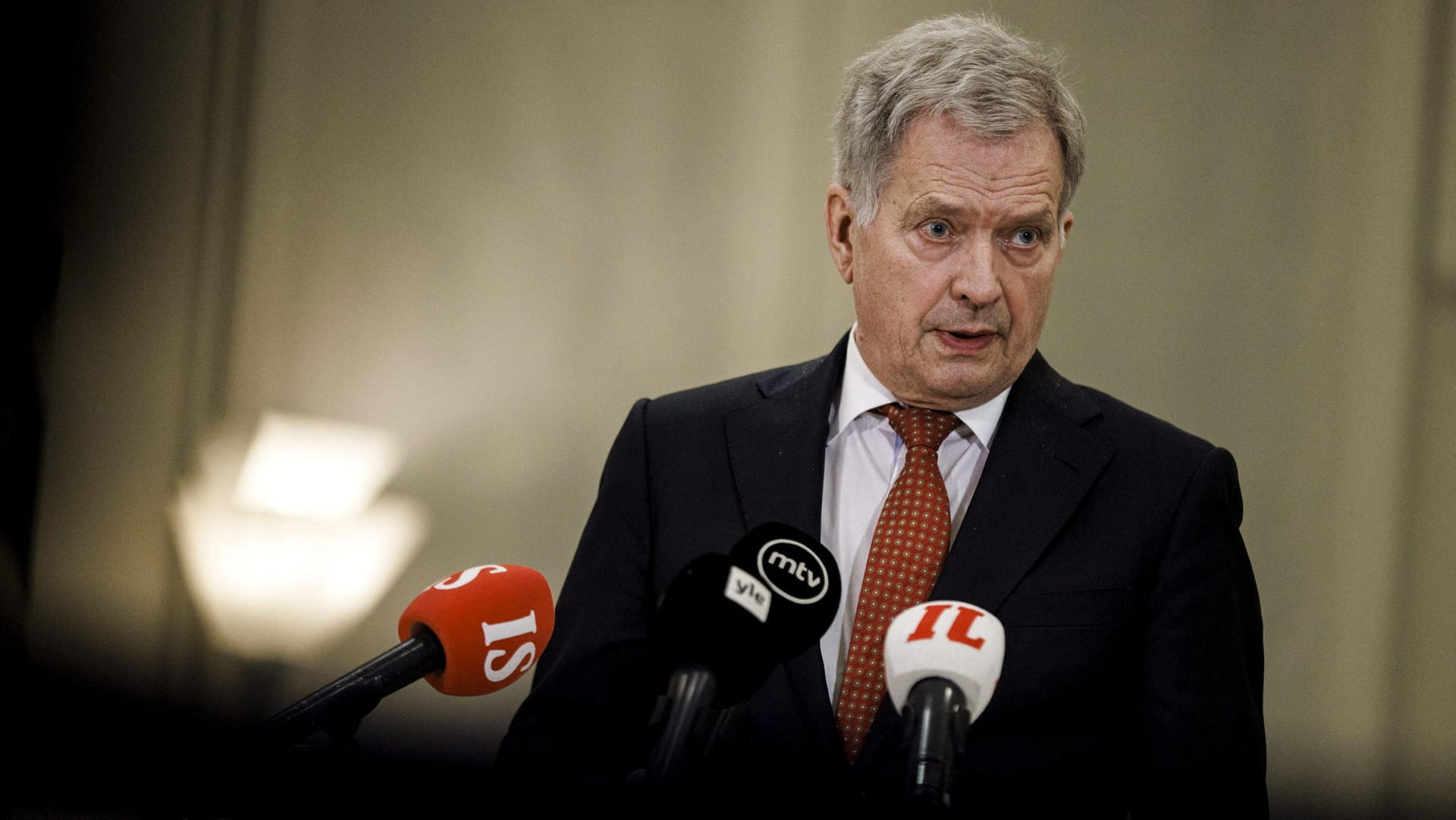 Sauli Niinistö: Der finnische Präsident hat die offizielle Bewerbung Finnlands bei der Nato verkündet.