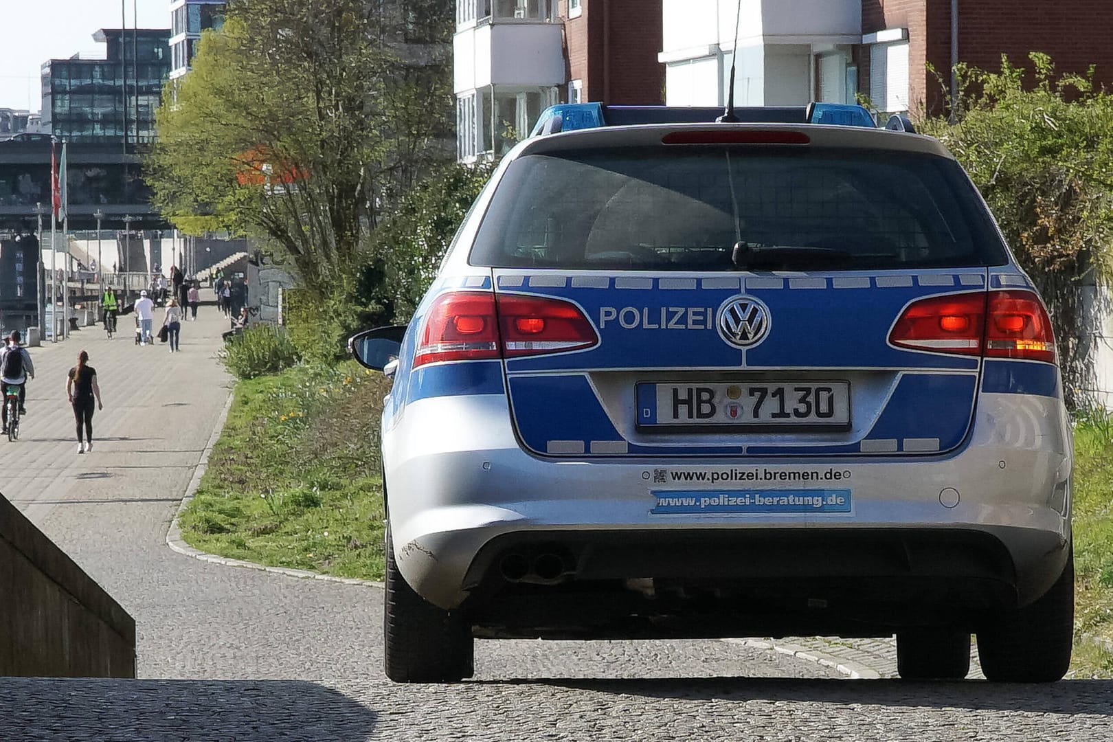 Polizei in Bremen (Symbolfoto): Am Wochenende kam es zu mehreren Messerangriffen.