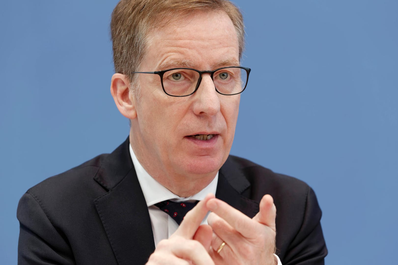 Michael Hüther: Der IW-Direktor sieht keine ökonomische Zukunft für Russland nach diesem Krieg. Michael Hüther: Der IW-Direktor sieht keine ökonomische Zukunft für Russland nach diesem Krieg.