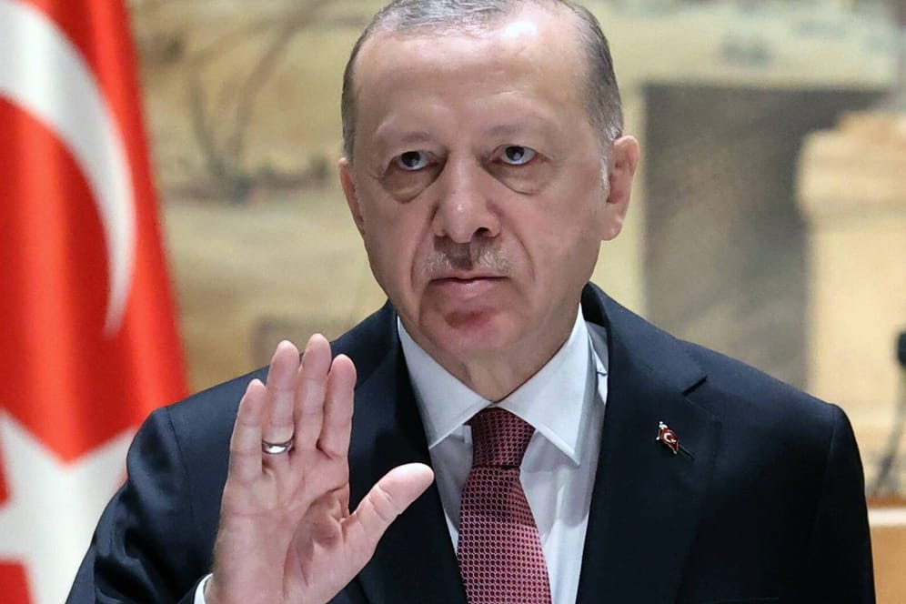 Recep Tayyip Erdoğan: Der türkische Präsident tritt bei dem schnellen Nato-Beitritt von Schweden und Finnland auf die Bremse.