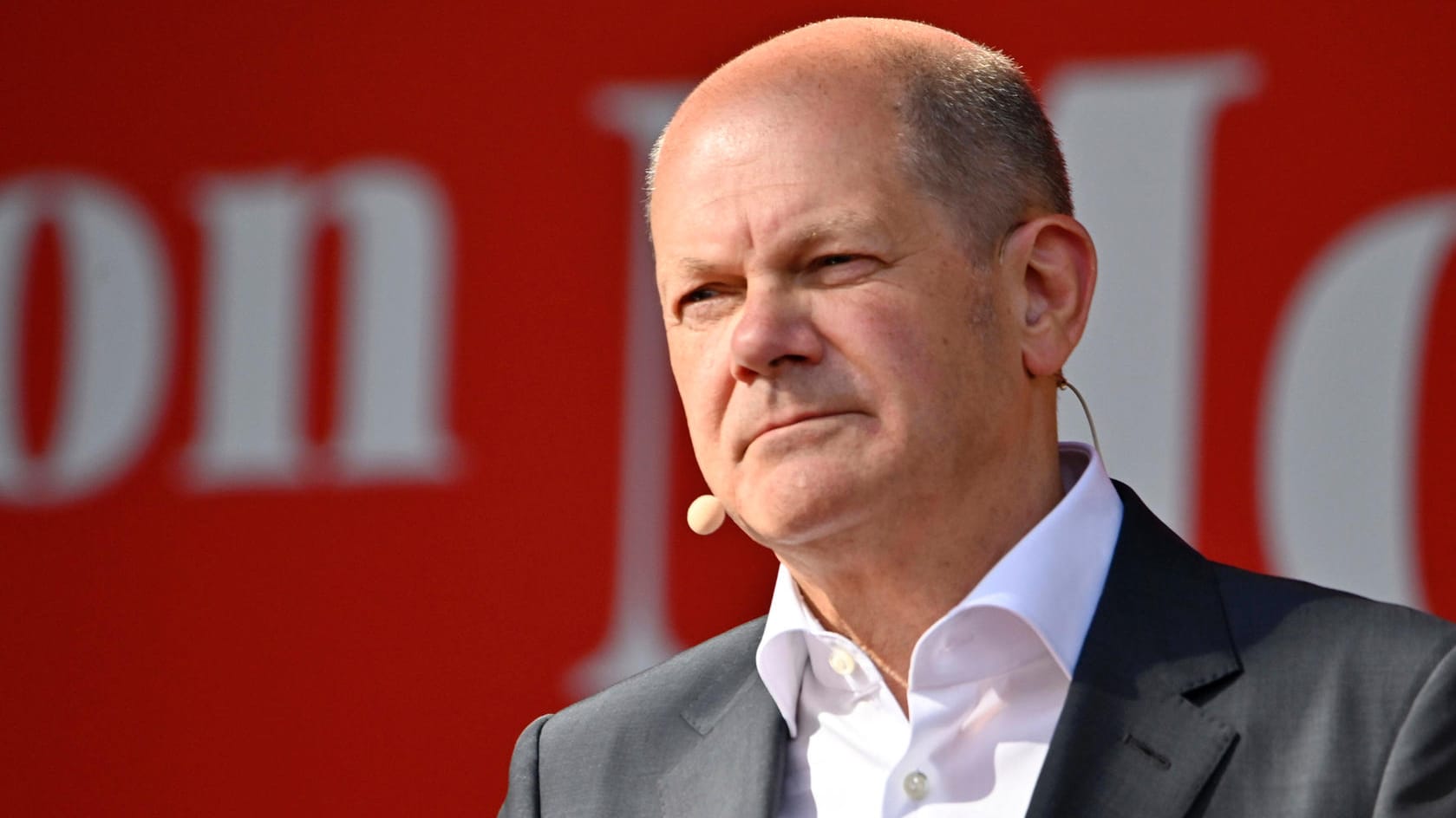 Olaf Scholz bei der Abschlusskundgebung der SPD: Der Kanzler steht nach der Wahlniederlage seiner Partei in der Kritik. Olaf Scholz bei der Abschlusskundgebung der SPD: Der Kanzler steht nach der Wahlniederlage seiner Partei in der Kritik.