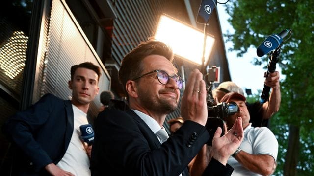 Thomas Kutschaty, SPD-Spitzenkandidat und Vorsitzender der nordrhein-westfälischen SPD, spricht: Auf Landesebene mussten die Sozialdemokraten herbe Verluste hinnehmen. Thomas Kutschaty, SPD-Spitzenkandidat und Vorsitzender der nordrhein-westfälischen SPD, spricht: Auf Landesebene mussten die Sozialdemokraten herbe Verluste hinnehmen.