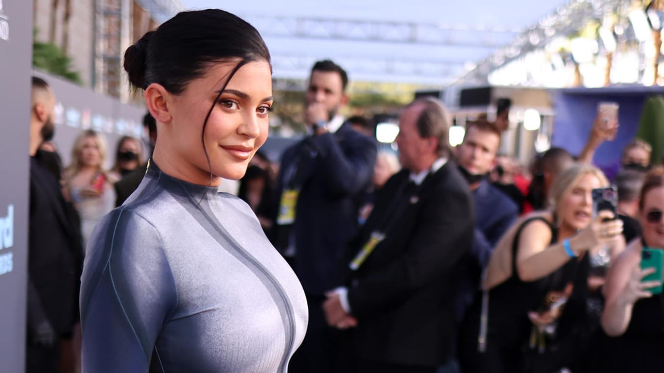Kylie Jenner: Der TV-Star wählte ein Kleid von Balmain.